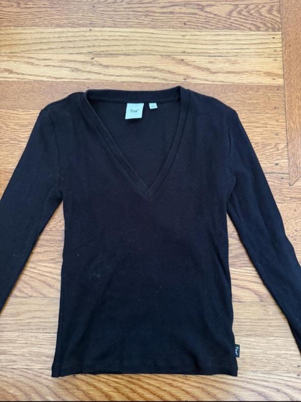 Aritzia TNA Black V-Neck Long Sleeve Tee